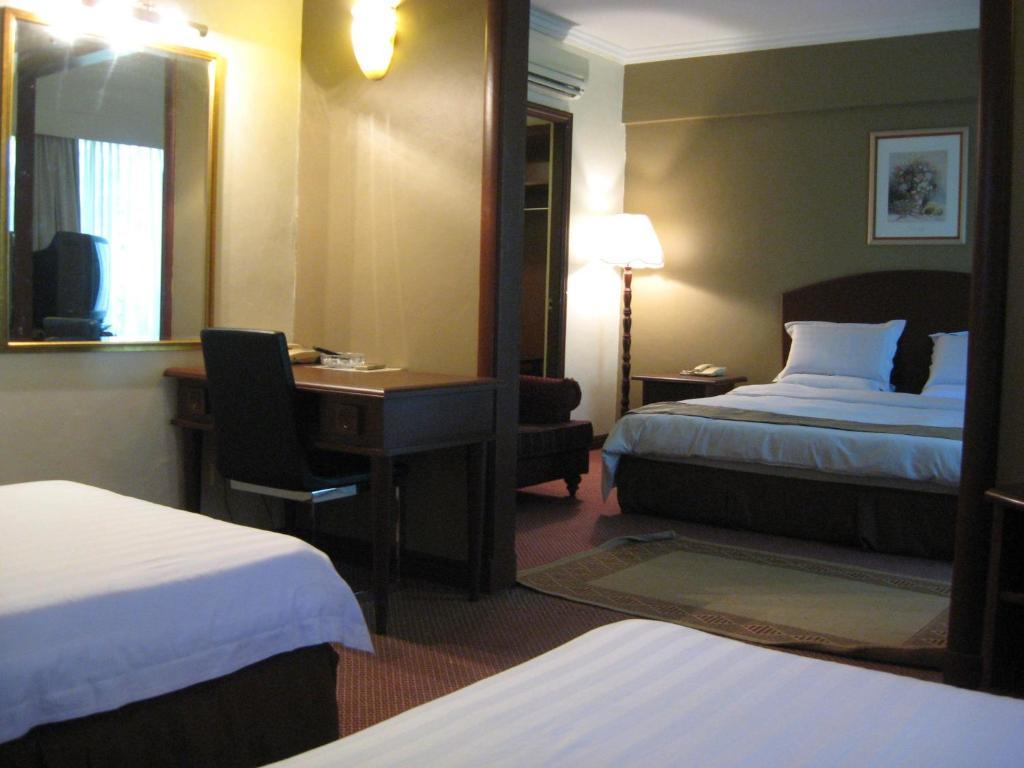 Casuarina Hotel Kota Kinabalu Szoba fotó