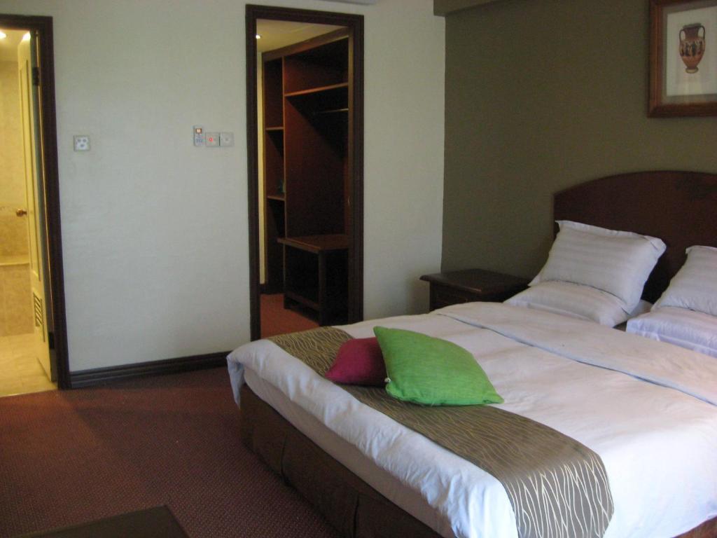 Casuarina Hotel Kota Kinabalu Szoba fotó